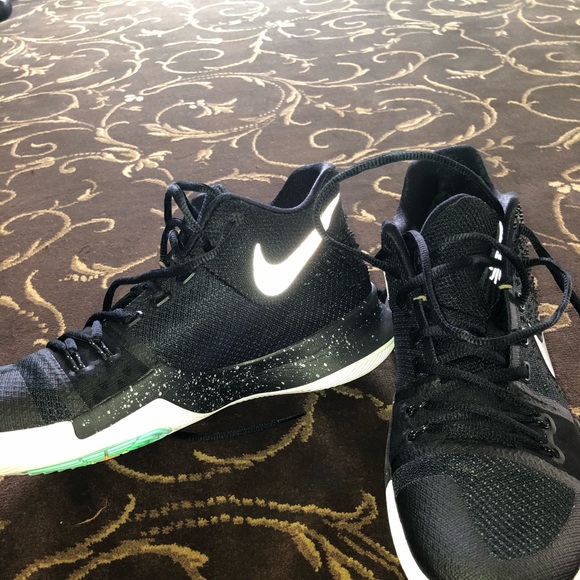 Kyrie 3 Black Ice - Picture 1 of 9